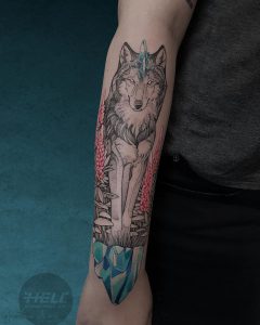 Tetování ve stylu neotraditional. Motiv fantasy, zvířata. Střední kérka. Tetovala Anastasia Avina.