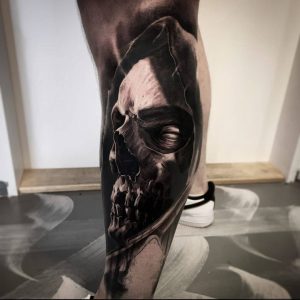 Tetování ve stylu black and grey, realistic. Motiv portrét. Střední kérka. Tetoval Tomáš Bobstr.
