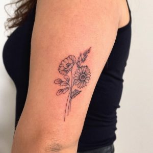 Tetování ve stylu dotwork, linework. Motiv květiny. Mini kérka. Tetovala Evelin Jurković.