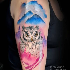 Tetování ve stylu watercolor. Motiv zvířata. Střední kérka. Tetovala Hana Vraná.