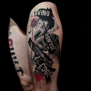 Tetování ve stylu blackwork. Motiv předměty. Střední kérka. Tetoval Jan Kobler.