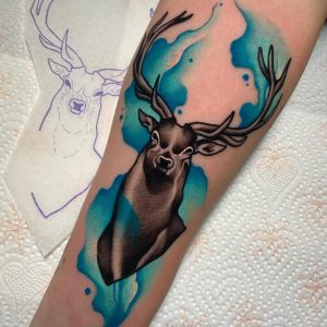 Tetování ve stylu watercolor. Motiv zvířata. Střední kérka. Tetovala July Kačerová.