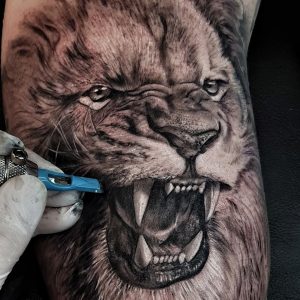 Tetování ve stylu black and grey, realistic. Motiv zvířata. Střední kérka. Tetoval Ladislav Jadavan.