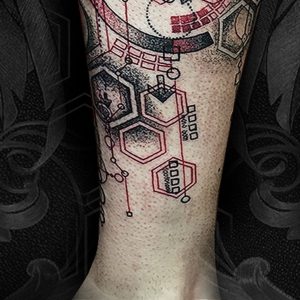 Tetování ve stylu dotwork. Motiv geometrie. Střední kérka.