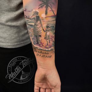 Tetování ve stylu realistic. Motiv lidé. Střední kérka.
