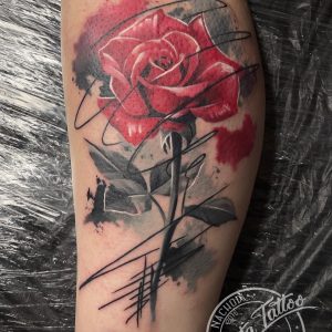 Tetování ve stylu watercolor. Motiv květiny. Střední kérka.
