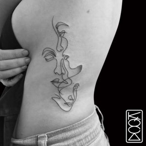 Tetování ve stylu linework. Motiv abstrakce. Malá kérka. Tetoval Michal Kocián.