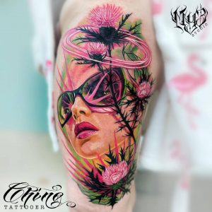 Tetování ve stylu realistic. Motiv květiny, portrét. Střední kérka.