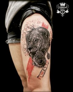 Tetování ve stylu trash polka. Motiv zvířata. Střední kérka.