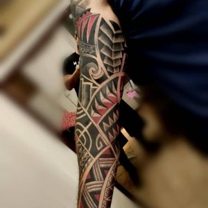 Tetování ve stylu blackwork. Motiv abstrakce. Střední kérka.