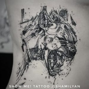 Tetování ve stylu blackwork, linework. Motiv zvířata. Střední kérka. Tetoval Roman Shamilyan.