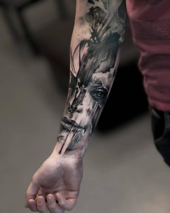 Tetování ve stylu realistic. Motiv lidé, portrét. Střední kérka. Tetovala Veronika Hanuliakova.