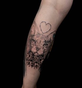 Tetování ve stylu blackwork. Motiv zvířata. Střední kérka. Tetovala Tarabik.