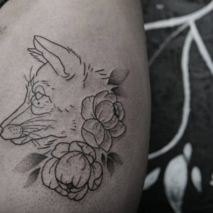Tetování ve stylu linework. Motiv zvířata. Malá kérka.