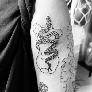 Tetování ve stylu linework. Motiv zvířata. Malá kérka.