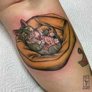 Tetování ve stylu neotraditional. Motiv zvířata. Malá kérka. Tetovala Kate Waiss.