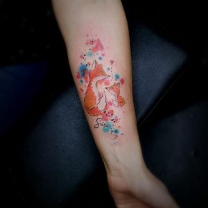 Tetování ve stylu watercolor. Motiv zvířata. Malá kérka. Tetovala Věra Zdrahal.