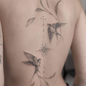Tetování ve stylu fineline. Motiv zvířata. Střední kérka. Tetovala Alena Vorobeva.