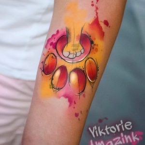 Tetování ve stylu watercolor. Motiv zvířata. Malá kérka. Tetovala Viktorie AmazINK.