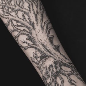 Tetování ve stylu blackwork. Motiv příroda. Střední kérka. Tetoval Jakub Vaniš.