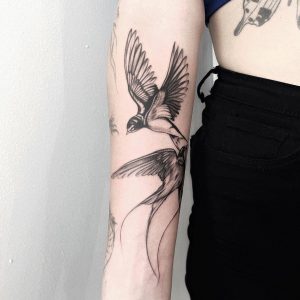 Tetování ve stylu blackwork. Motiv zvířata. Střední kérka. Tetovala Vaness Poll.