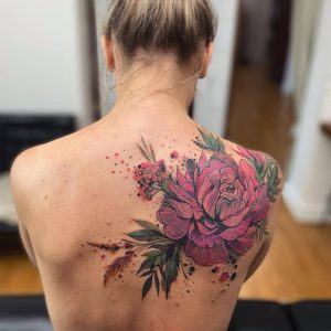 Tetování ve stylu watercolor. Motiv květiny. Střední kérka. Tetovala Zdeňka Vyhlídková.