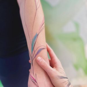Tetování ve stylu watercolor. Motiv abstrakce. Malá kérka. Tetovala Barumato.