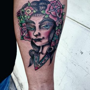 Tetování ve stylu traditional. Motiv portrét. Střední kérka. Tetoval Miki Aslan.