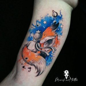 Tetování ve stylu watercolor. Motiv fantasy, zvířata. Střední kérka. Tetovala Mirik Art.