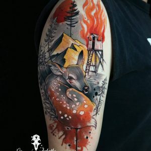 Tetování ve stylu blackwork, watercolor. Motiv zvířata. Střední kérka. Tetovala Mirik Art.