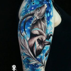Tetování ve stylu blackwork, watercolor. Motiv zvířata. Střední kérka. Tetovala Mirik Art.