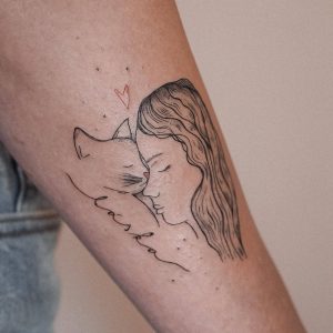 Tetování ve stylu fineline. Motiv lidé, zvířata. Malá kérka. Tetovala Anna Klíma.