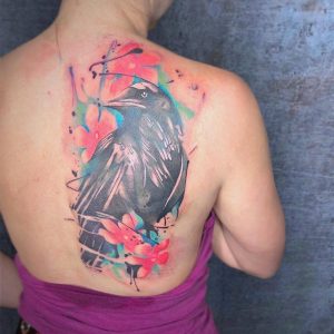 Tetování ve stylu blackwork, watercolor. Motiv abstrakce, zvířata. Střední kérka. Tetovala Antonie.
