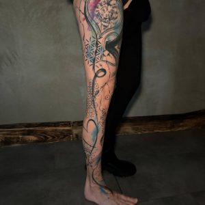 Tetování ve stylu blackwork, watercolor. Motiv abstrakce. Velká kérka. Tetovala Batu Bara.