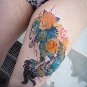 Tetování ve stylu watercolor. Motiv fantasy, zvířata. Střední kérka. Tetovala Eva Brücklerová.