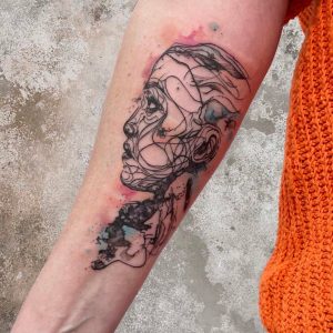 Tetování ve stylu blackwork. Motiv abstrakce. Střední kérka. Tetovala Eva Brücklerová.
