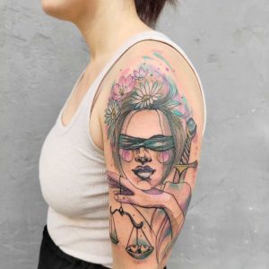 Tetování ve stylu watercolor. Motiv abstrakce, portrét. Střední kérka. Tetovala Linda Free Soul.