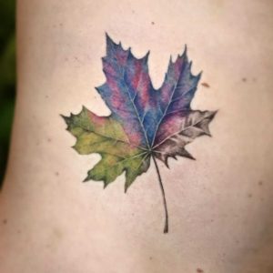 Tetování ve stylu realistic. Motiv květiny. Mini kérka. Tetovala Martina Hamanová.