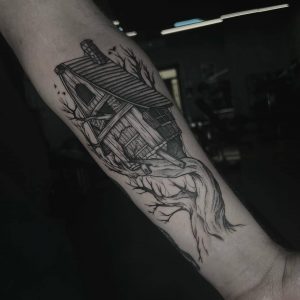 Tetování ve stylu blackwork. Motiv budovy. Střední kérka. Tetoval Max.