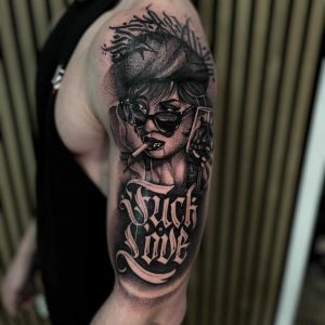 Tetování ve stylu blackwork, dotwork. Motiv portrét. Střední kérka. Tetoval Peter Ciriak.