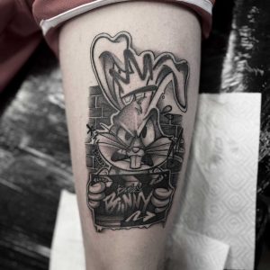 Tetování ve stylu blackwork, dotwork. Motiv anime. Malá kérka. Tetoval Peter Ciriak.