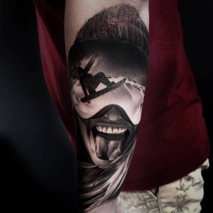 Tetování ve stylu realistic. Motiv lidé. Střední kérka. Tetoval Petr Sedloň.