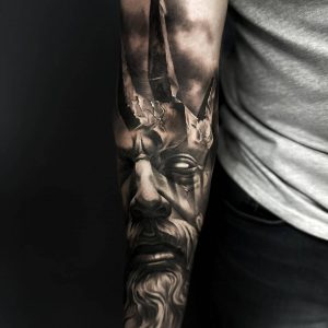 Tetování ve stylu realistic. Motiv fantasy. Střední kérka. Tetoval Petr Sedloň.
