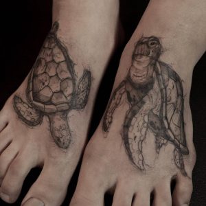 Tetování ve stylu linework. Motiv zvířata. Malá kérka. Tetovala Sabina Savková.
