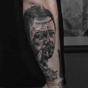 Tetování ve stylu realistic. Motiv portrét. Malá kérka. Tetoval Black Moth Tattoo.