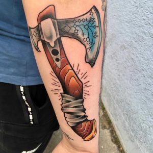 Tetování ve stylu traditional. Motiv předměty. Malá kérka. Tetoval Jimbo tattoo.