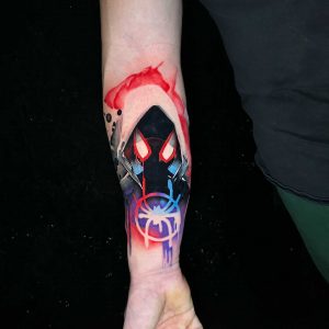 Tetování ve stylu watercolor. Motiv lidé. Střední kérka. Tetoval Mišo Sokol.
