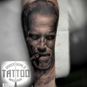 Tetování ve stylu black and grey, realistic. Motiv portrét. Střední kérka. Tetoval Radim Novosad.