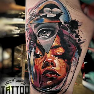 Tetování ve stylu realistic. Motiv abstrakce, portrét. Střední kérka. Tetoval Radim Novosad.