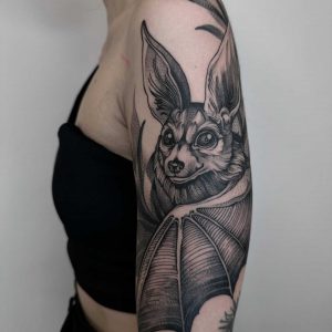 Tetování ve stylu blackwork. Motiv zvířata. Střední kérka. Tetovala Natalia Perrote.